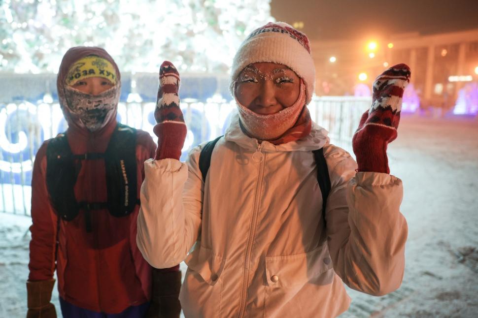 Cum se trăiește în cel mai geros oraș din lume, unde - 40 de grade este temperatura normală. O femeie arată ce face când iese din casă 1037925