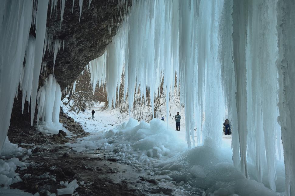 O „cascadă de gheață” dintr-o țară UE a devenit atracție de iarnă pentru poze de Instagram. Locul e la câteva ore de România 1038491