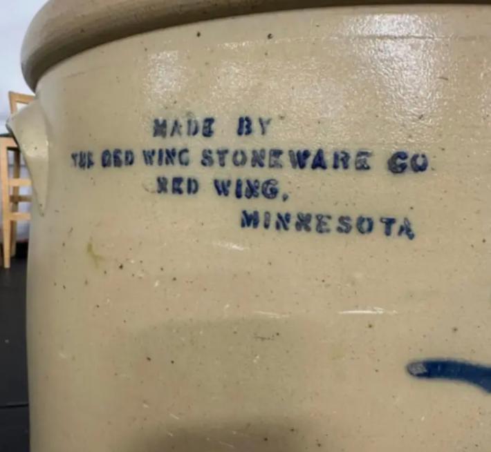 O femeie care păstra de 40 de ani o oală de gătit a vrut să o vândă cu 100 de dolari, dar a încasat până la urmă 32.000 de dolari 1038806