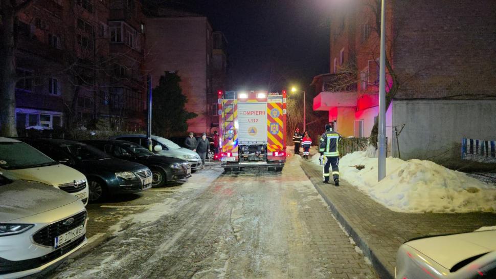 „Bum, au sărit geamurile”/„A fost ca la cutremur”. Explozie într-un bloc în Alba. I se caută loc în străinătate unui bărbat cu arsuri  1039081