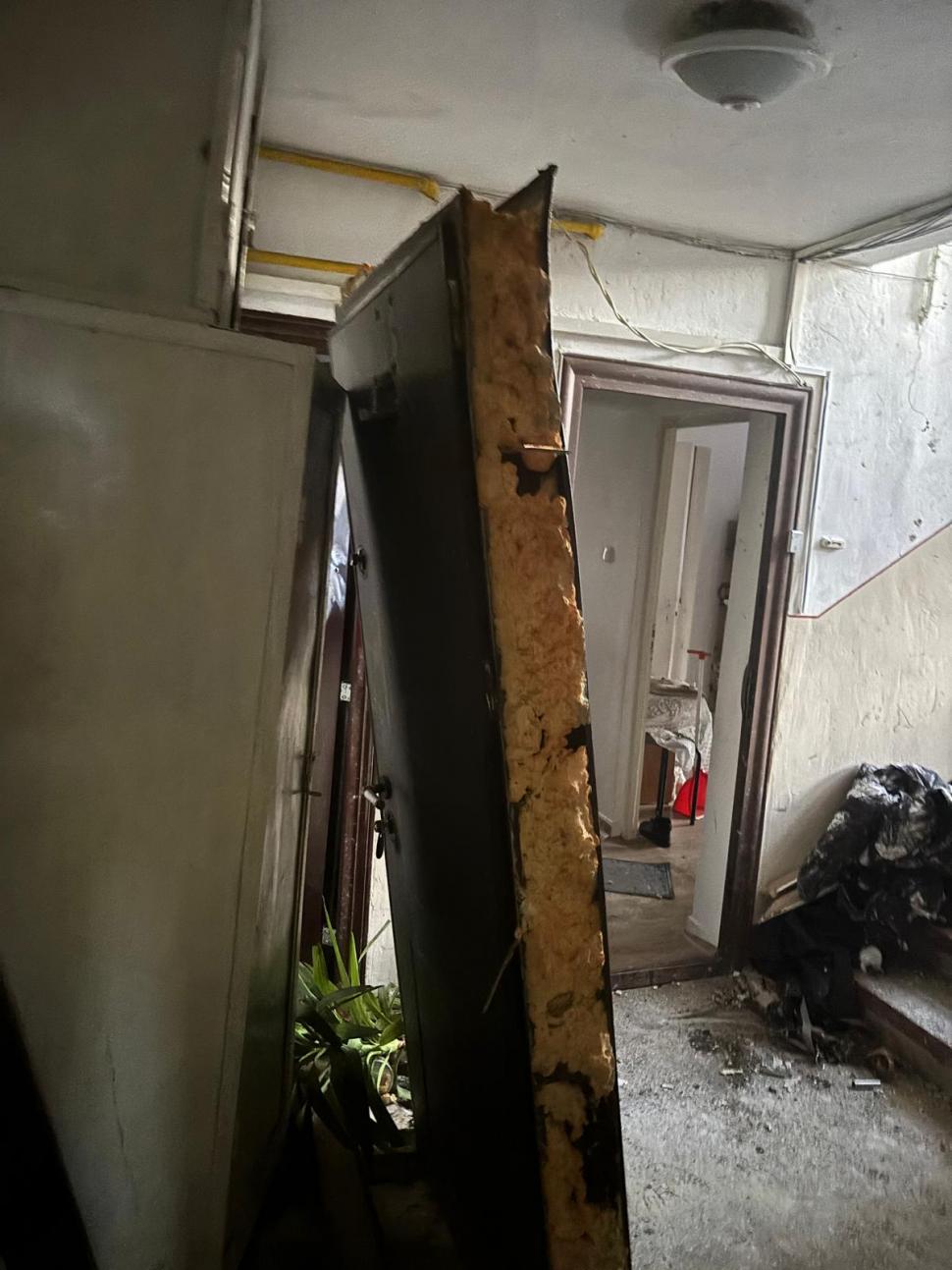 „Bum, au sărit geamurile”/„A fost ca la cutremur”. Explozie într-un bloc în Alba. I se caută loc în străinătate unui bărbat cu arsuri  1039083