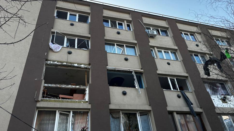 Explozie într-un bloc din Buzău: o persoană a fost rănită. Locatarii spun că au simțit miros de gaze de dimineață 1039176