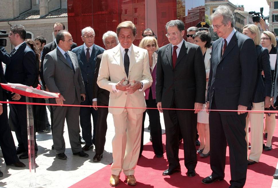 A murit Valentino, celebrul designer italian. Acesta avea 93 de ani 1039487