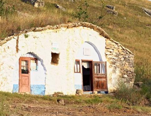 Casele de “hobbiți” dintr-un sat din Moldova atrag turiști din întreaga lume. Sătenii duc mai departe o tradiție de sute de ani 1039292