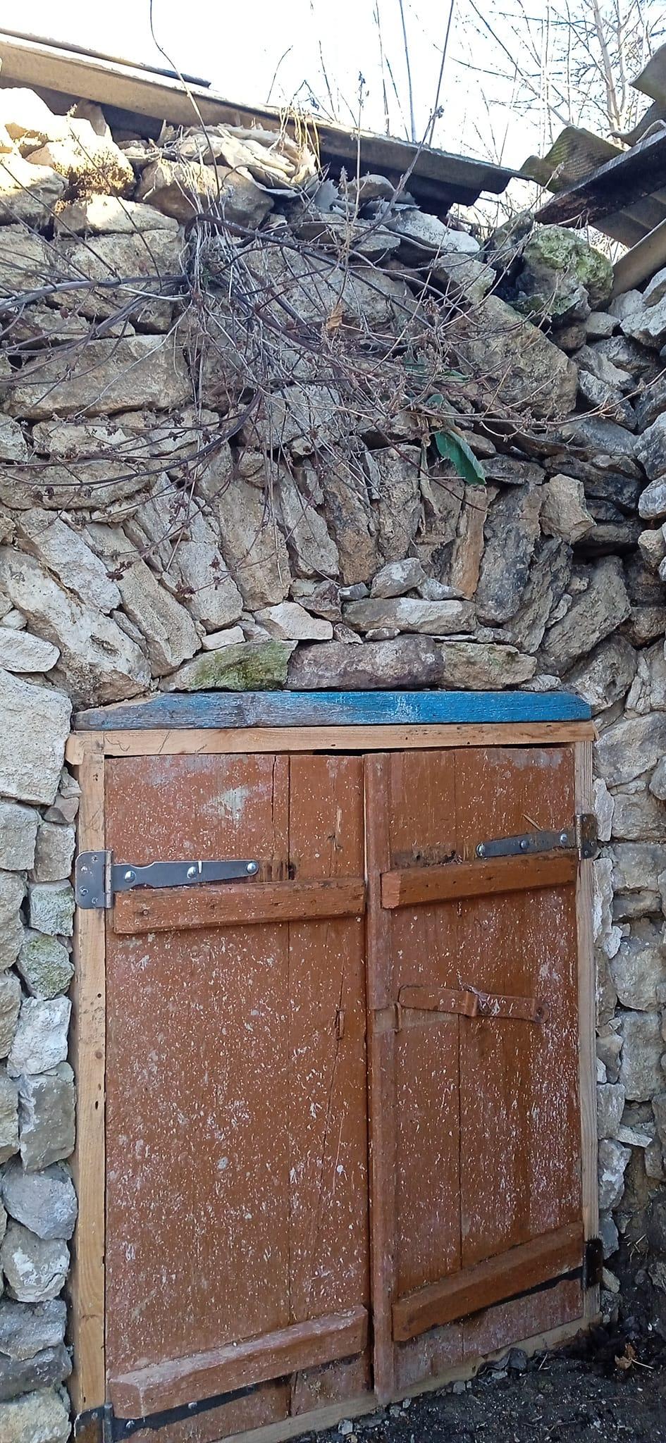 Casele de “hobbiți” dintr-un sat din Moldova atrag turiști din întreaga lume. Sătenii duc mai departe o tradiție de sute de ani 1039305