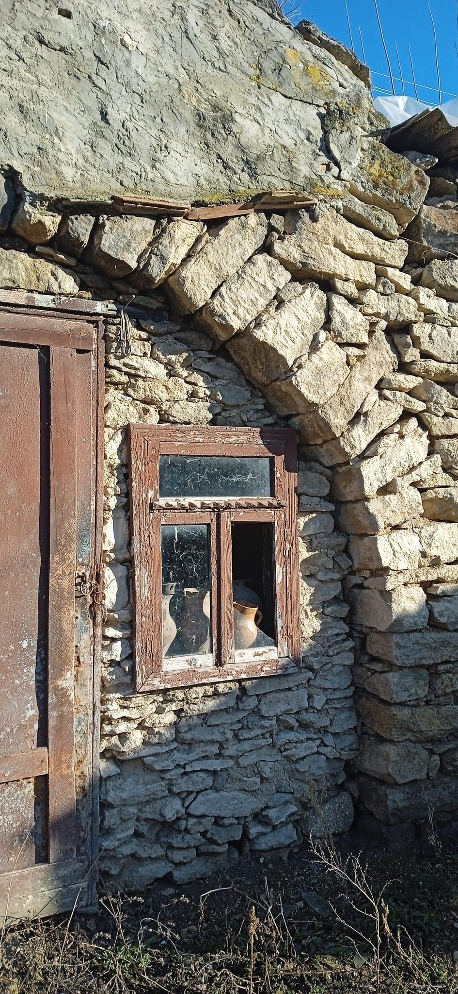 Casele de “hobbiți” dintr-un sat din Moldova atrag turiști din întreaga lume. Sătenii duc mai departe o tradiție de sute de ani 1039307