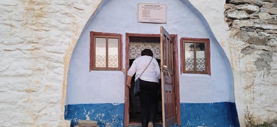 Casele de “hobbiți” dintr-un sat din Moldova atrag turiști din întreaga lume. Sătenii duc mai departe o tradiție de sute de ani 1039310