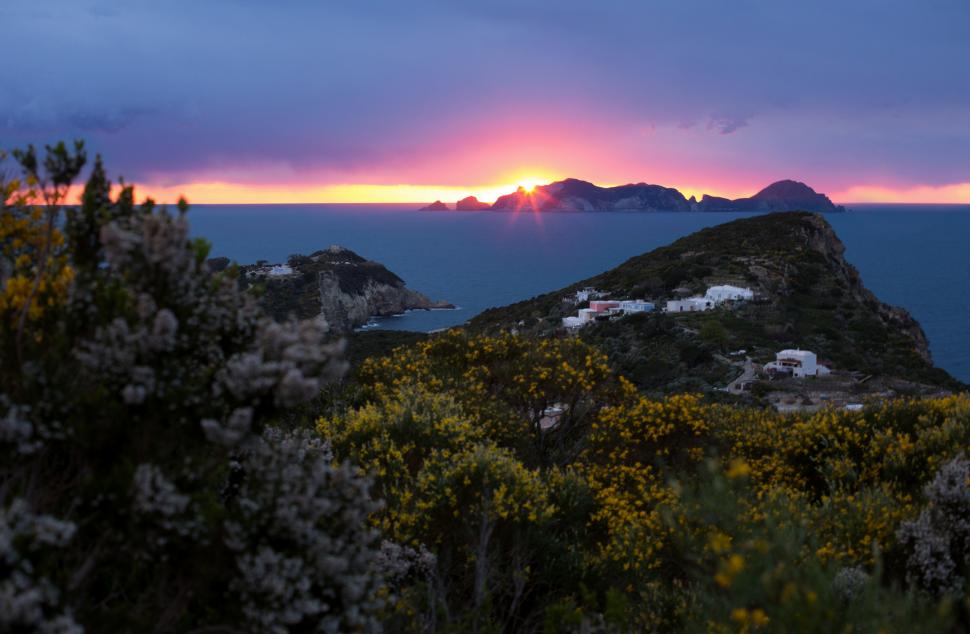 Insula misterioasă italiană care a rămas la fel ca pe vremea romanilor. Lumea e tot mai atrasă de Parmarola: E o „capsulă a timpului” 1039425