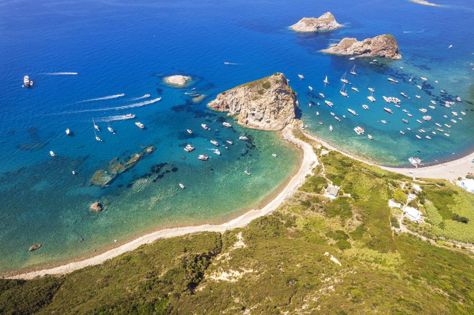 Insula misterioasă italiană care a rămas la fel ca pe vremea romanilor. Lumea e tot mai atrasă de Parmarola: E o „capsulă a timpului” 1039427