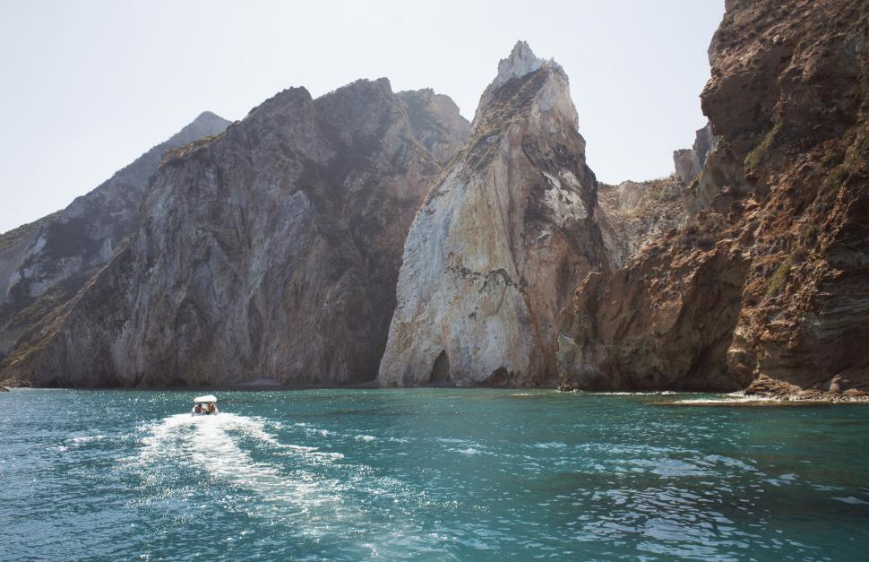 Insula misterioasă italiană care a rămas la fel ca pe vremea romanilor. Lumea e tot mai atrasă de Parmarola: E o „capsulă a timpului” 1039430