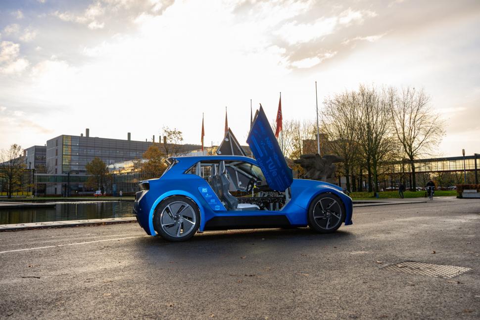 A fost inventată mașina care nu trebuie dusă la service niciodată. Se numește Aria și o poate repara oricine, acasă 1039882