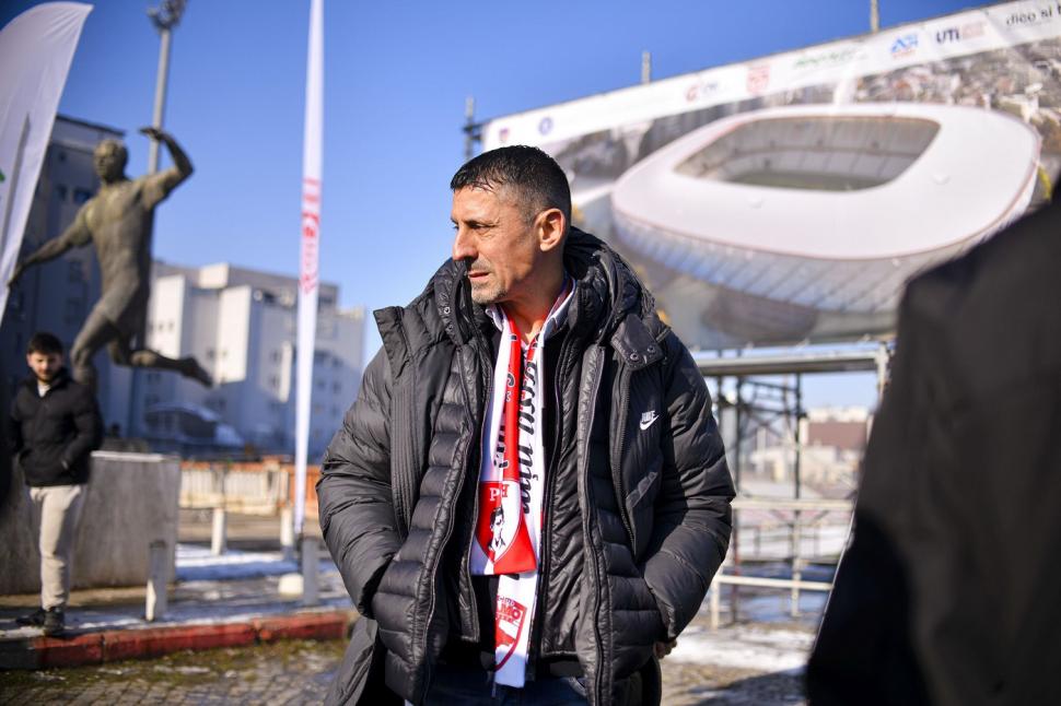 A început demolarea stadionului Dinamo. Suporterii au plecat acasă cu scaune și bucăți din plasele porților 1039800