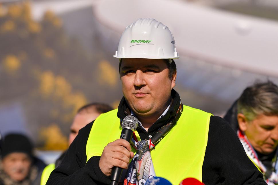 A început demolarea stadionului Dinamo. Suporterii au plecat acasă cu scaune și bucăți din plasele porților 1039801