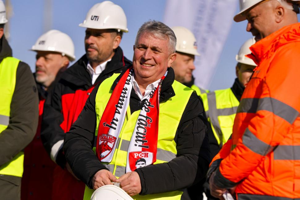 A început demolarea stadionului Dinamo. Suporterii au plecat acasă cu scaune și bucăți din plasele porților 1039802