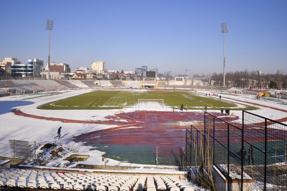 A început demolarea stadionului Dinamo. Suporterii au plecat acasă cu scaune și bucăți din plasele porților 1039812
