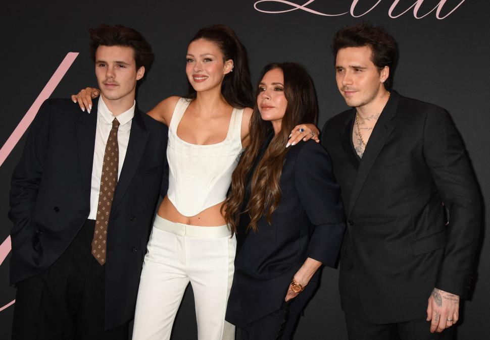 Brooklyn Beckham rupe în sfârșit tăcerea, după zvonurile privind ruptura de părinții David și Victoria: „Au încercat să mă mituiască” 1039617