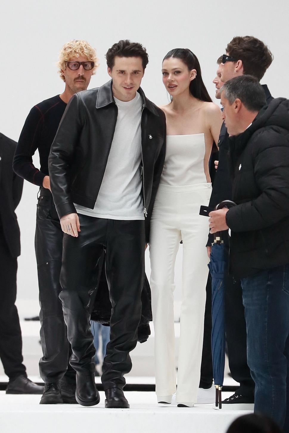 Brooklyn Beckham rupe în sfârșit tăcerea, după zvonurile privind ruptura de părinții David și Victoria: „Au încercat să mă mituiască” 1039620