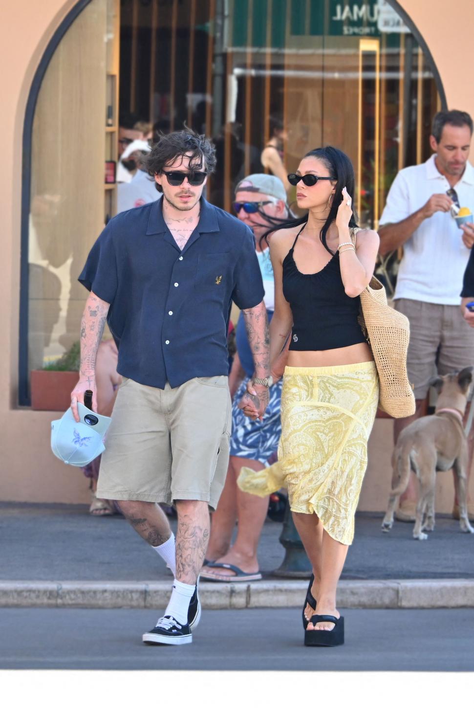 Brooklyn Beckham rupe în sfârșit tăcerea, după zvonurile privind ruptura de părinții David și Victoria: „Au încercat să mă mituiască” 1039623