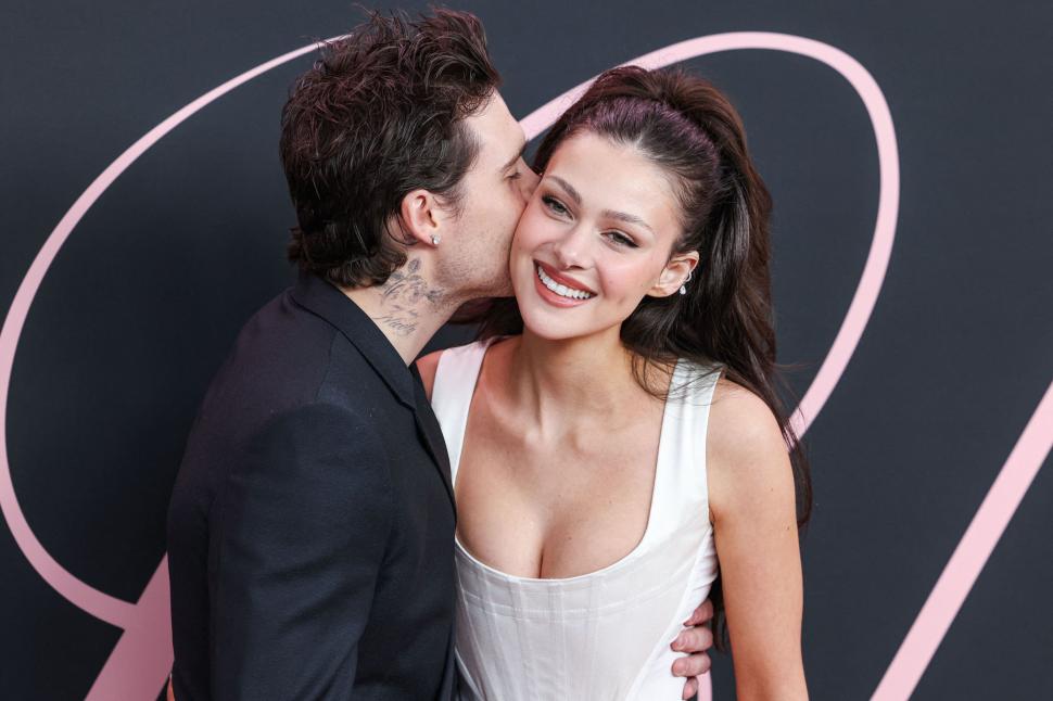 Brooklyn Beckham rupe în sfârșit tăcerea, după zvonurile privind ruptura de părinții David și Victoria: „Au încercat să mă mituiască” 1039624