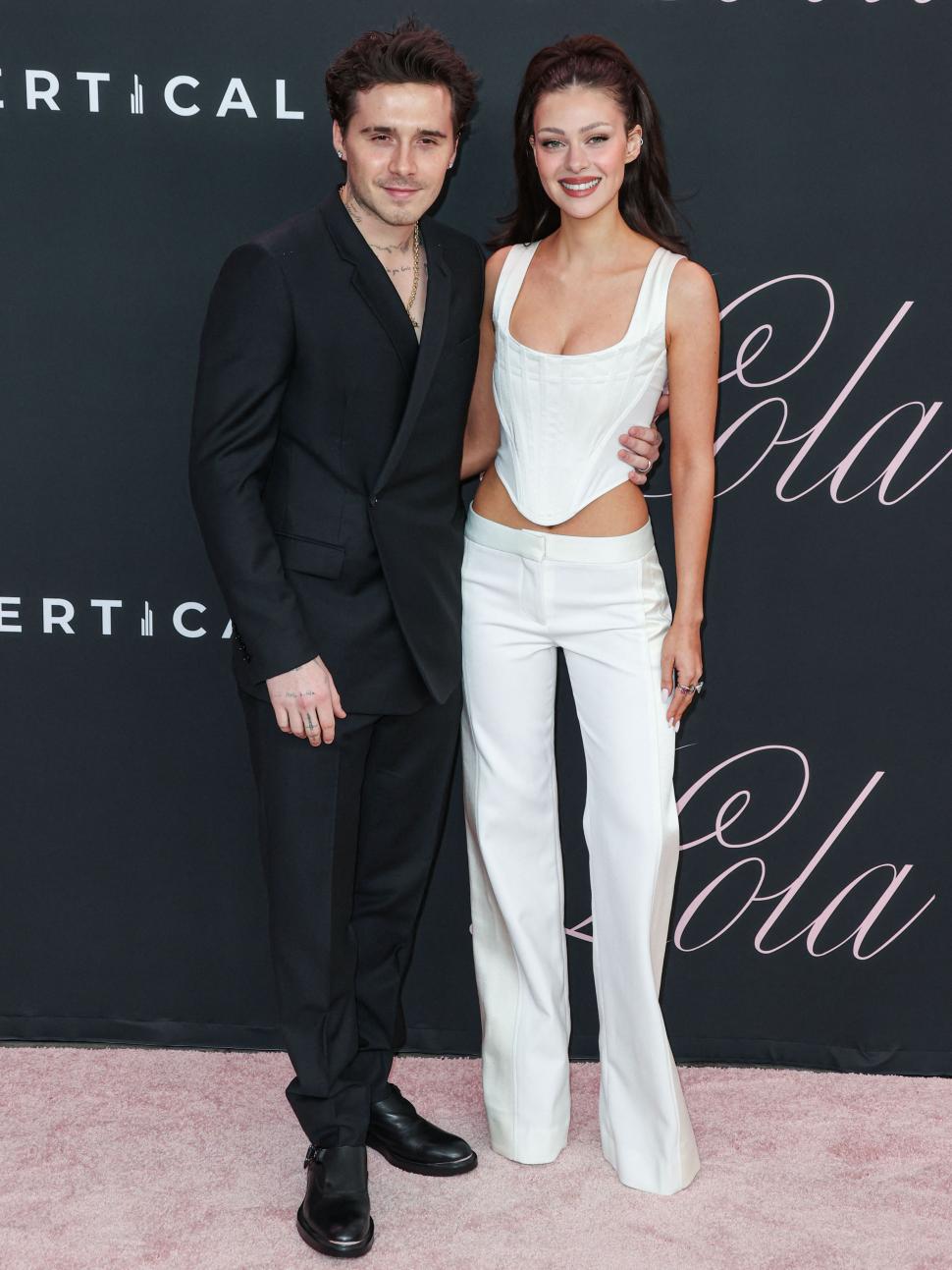 Brooklyn Beckham rupe în sfârșit tăcerea, după zvonurile privind ruptura de părinții David și Victoria: „Au încercat să mă mituiască” 1039625