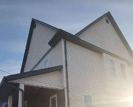 Doi soţi din SUA care şi-au cumpărat o casă veche de peste 100 de ani au descoperit "un secret" în spatele unui perete 1039749