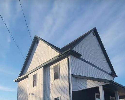 Doi soţi din SUA care şi-au cumpărat o casă veche de peste 100 de ani au descoperit "un secret" în spatele unui perete 1039751