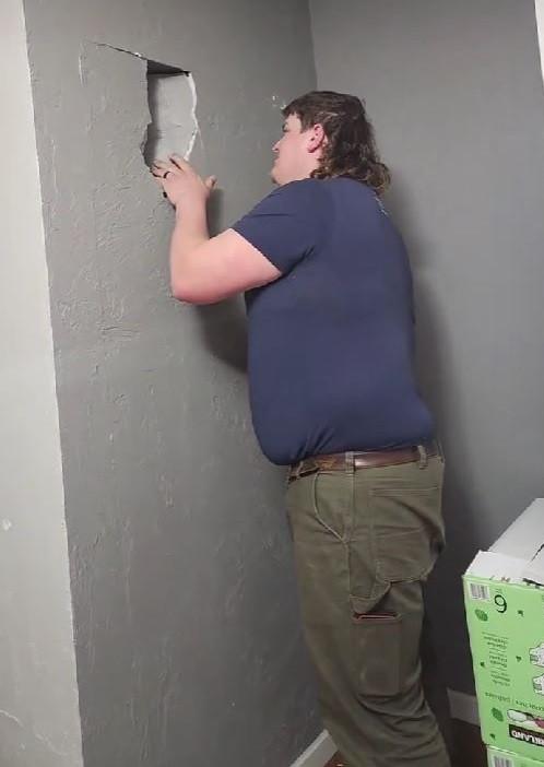 Doi soţi din SUA care şi-au cumpărat o casă veche de peste 100 de ani au descoperit "un secret" în spatele unui perete 1039752