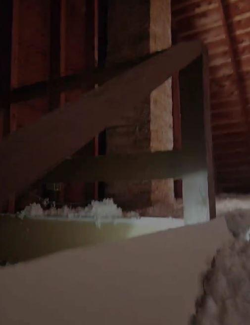 Doi soţi din SUA care şi-au cumpărat o casă veche de peste 100 de ani au descoperit "un secret" în spatele unui perete 1039753