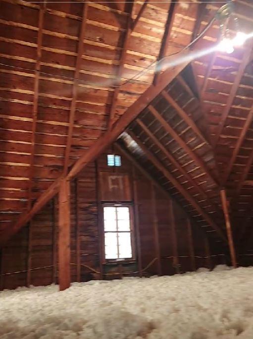 Doi soţi din SUA care şi-au cumpărat o casă veche de peste 100 de ani au descoperit "un secret" în spatele unui perete 1039755