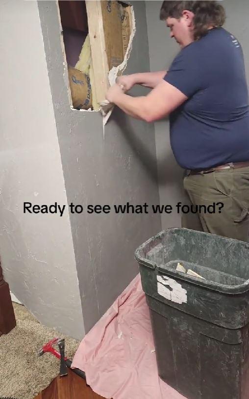 Doi soţi din SUA care şi-au cumpărat o casă veche de peste 100 de ani au descoperit "un secret" în spatele unui perete 1039758