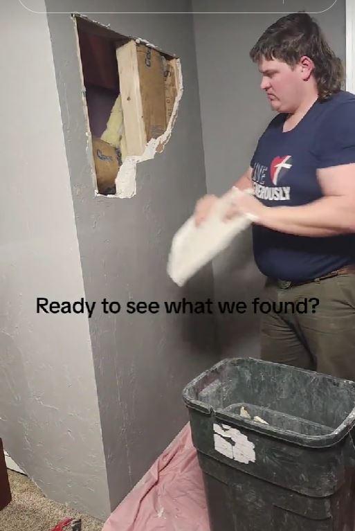 Doi soţi din SUA care şi-au cumpărat o casă veche de peste 100 de ani au descoperit "un secret" în spatele unui perete 1039760