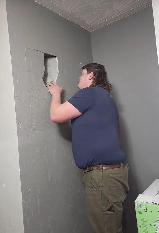 Doi soţi din SUA care şi-au cumpărat o casă veche de peste 100 de ani au descoperit "un secret" în spatele unui perete 1039762