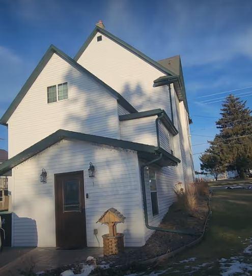 Doi soţi din SUA care şi-au cumpărat o casă veche de peste 100 de ani au descoperit "un secret" în spatele unui perete 1039765