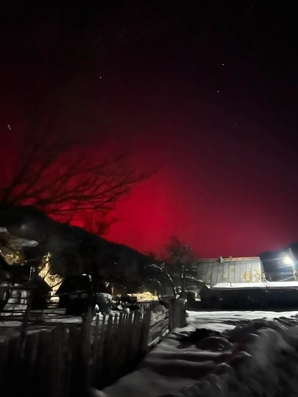 Spectacol de culori pe cer. Aurora boreală, vizibilă în mai multe județe din România, după furtuna solară 1039565