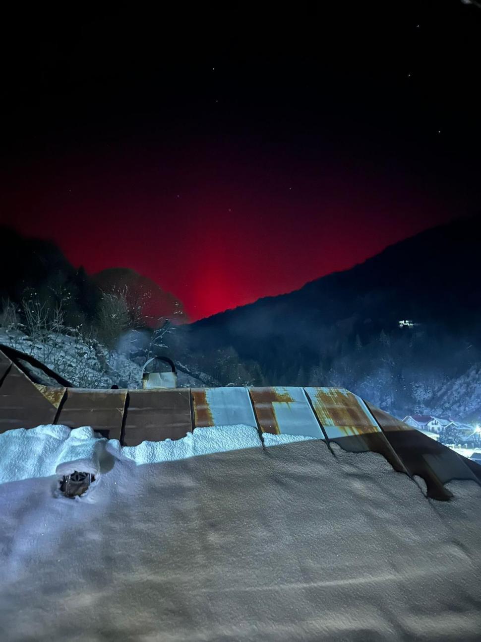 Spectacol de culori pe cer. Aurora boreală, vizibilă în mai multe județe din România, după furtuna solară 1039568