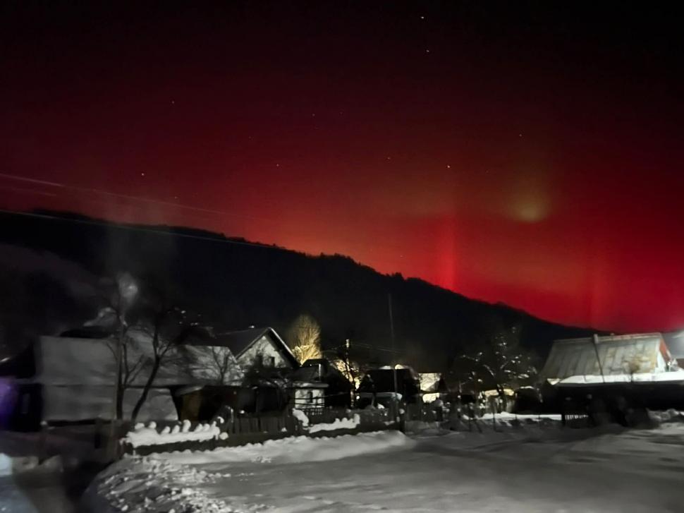 Spectacol de culori pe cer. Aurora boreală, vizibilă în mai multe județe din România, după furtuna solară 1039569