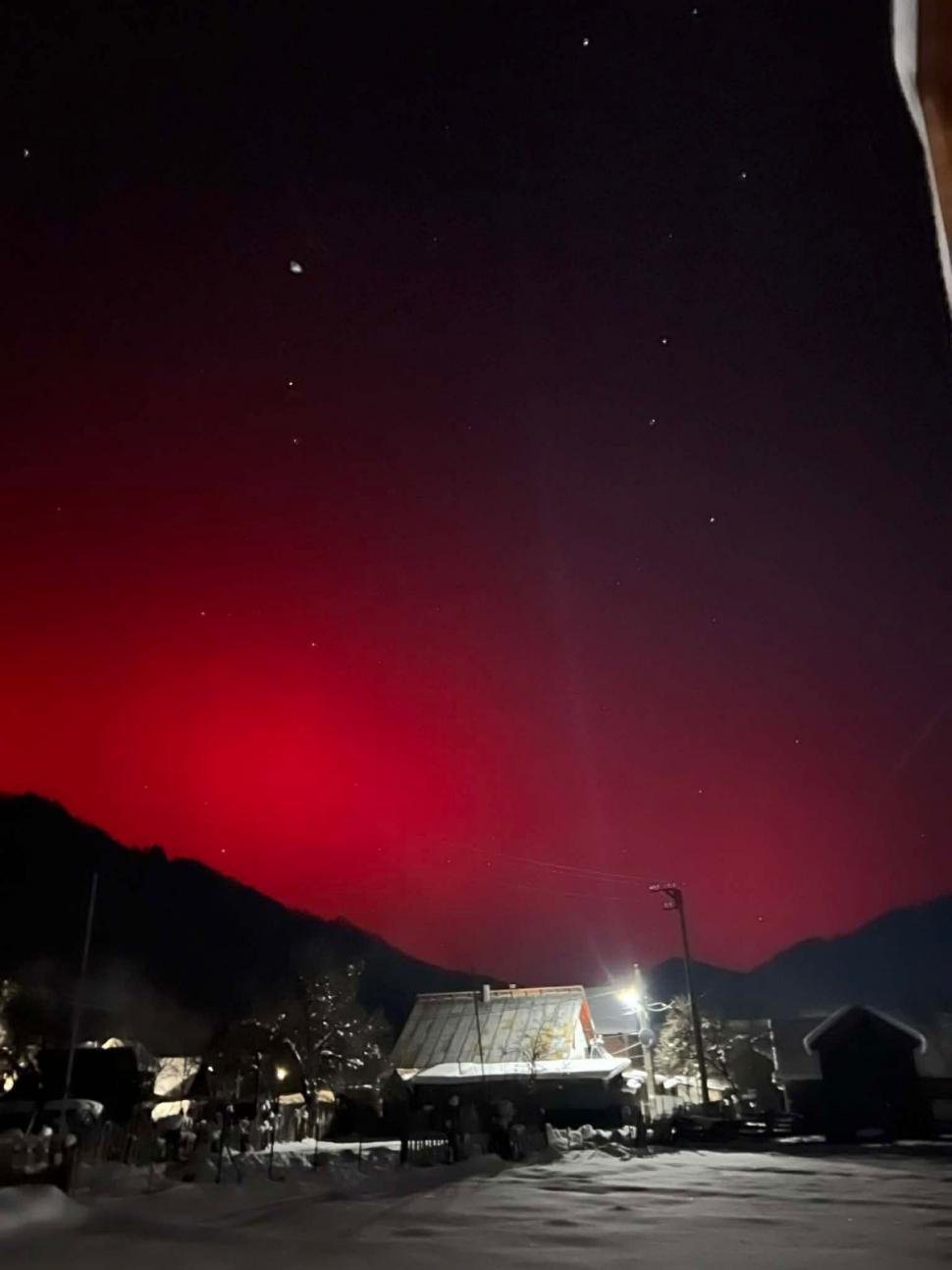 Spectacol de culori pe cer. Aurora boreală, vizibilă în mai multe județe din România, după furtuna solară 1039571