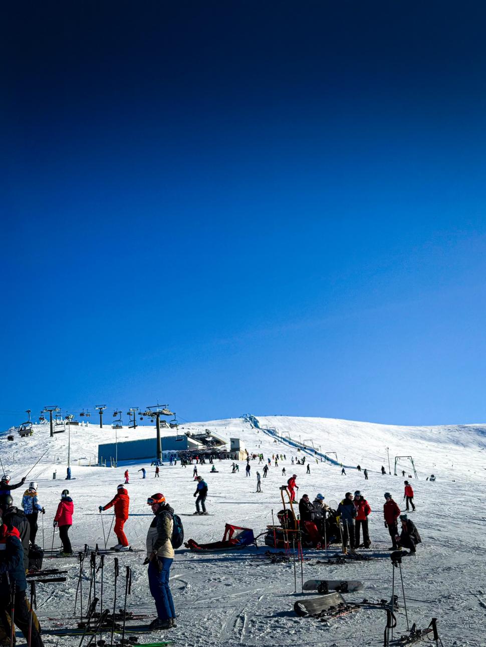 A fost deschisă cea mai lungă pârtie de schi din ţară, la Straja. Ce lungime are și cum se ajunge acolo: Zăpada ajunge și la 2 metri 1040302