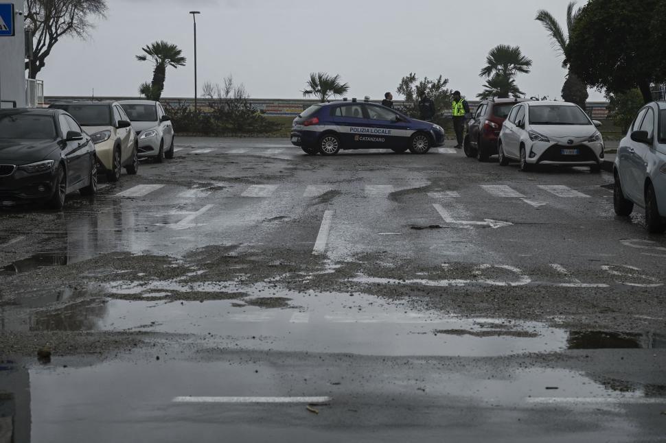 Ciclonul „Harry” a lovit bazinul Mediteranei cu valuri de 16 m și rafale de 138 km/h: Imagini apocaliptice din Grecia, Italia și Malta 1040350