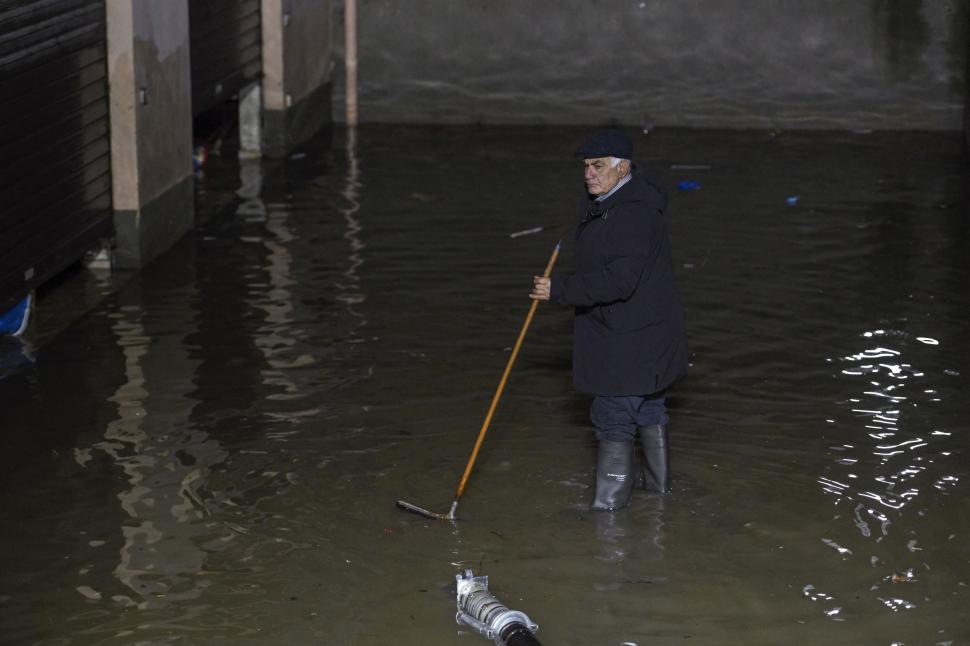 Ciclonul „Harry” a lovit bazinul Mediteranei cu valuri de 16 m și rafale de 138 km/h: Imagini apocaliptice din Grecia, Italia și Malta 1040354