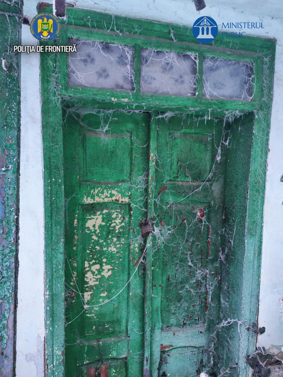 Cum arată casele unde stau fictiv rușii, ucrainenii și moldovenii care și-au cumpărat ilegal acte românești: în ruine, cu lacăt pe ușă 1040177