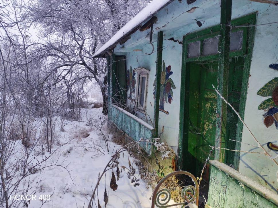 Cum arată casele unde stau fictiv rușii, ucrainenii și moldovenii care și-au cumpărat ilegal acte românești: în ruine, cu lacăt pe ușă 1040179