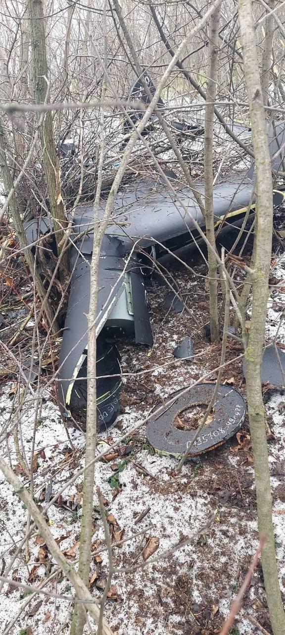 O dronă care conține un dispozitiv explozibil a fost găsită în curtea unei case din Republica Moldova 1040335