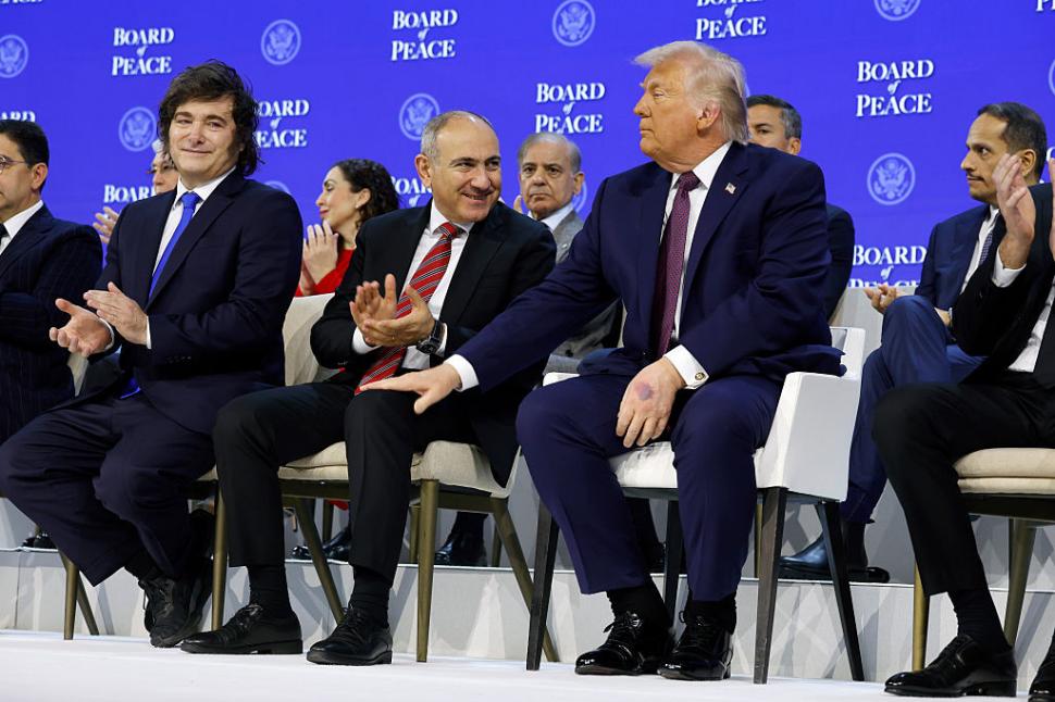 Mulți au observat că Donald Trump avea o mână învinețită la Forumul de la Davos. Ce explicație a dat președintele SUA 1040494