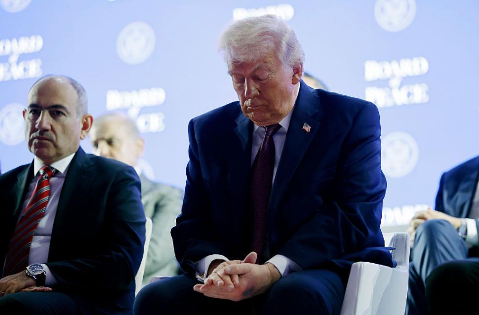 Mulți au observat că Donald Trump avea o mână învinețită la Forumul de la Davos. Ce explicație a dat președintele SUA 1040495