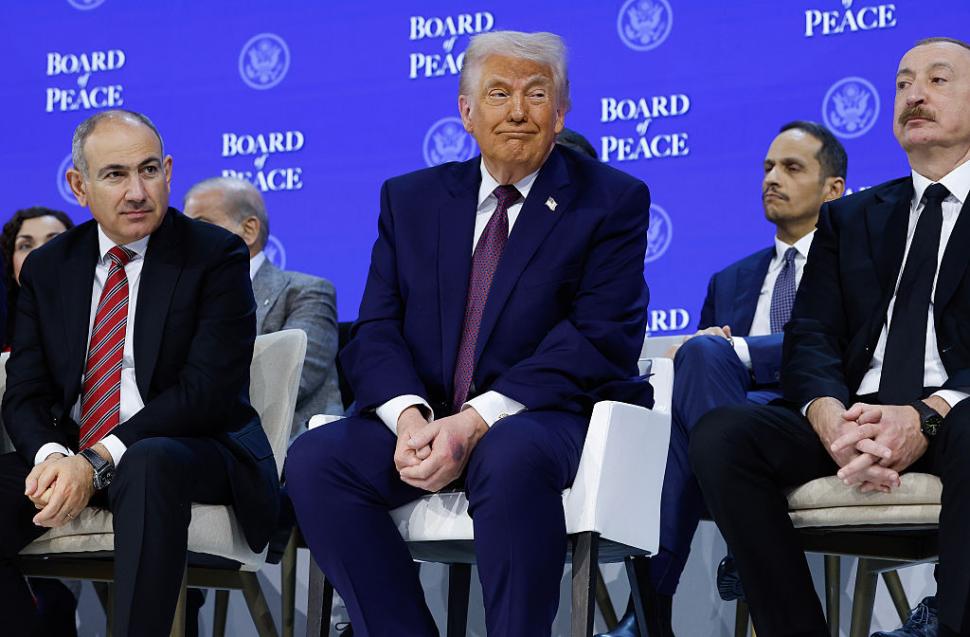 Mulți au observat că Donald Trump avea o mână învinețită la Forumul de la Davos. Ce explicație a dat președintele SUA 1040496