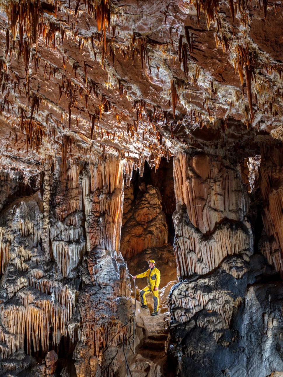 Spectaculoasa lume de sub pământ, la granița dintre Italia și Slovenia: peșteri, sate medievale și un geoparc care unește două țări 1040339