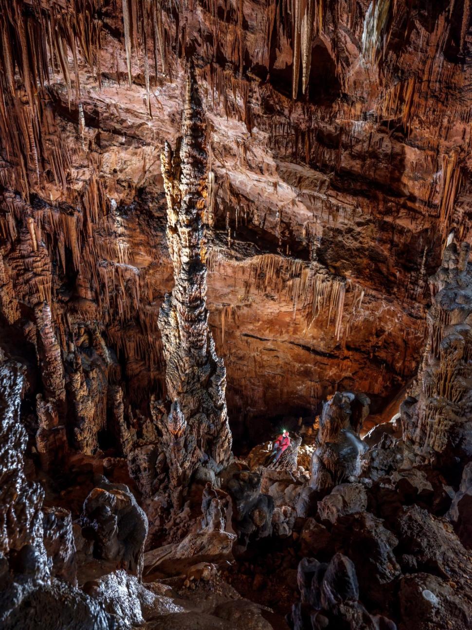 Spectaculoasa lume de sub pământ, la granița dintre Italia și Slovenia: peșteri, sate medievale și un geoparc care unește două țări 1040340
