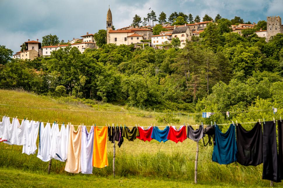 Spectaculoasa lume de sub pământ, la granița dintre Italia și Slovenia: peșteri, sate medievale și un geoparc care unește două țări 1040359