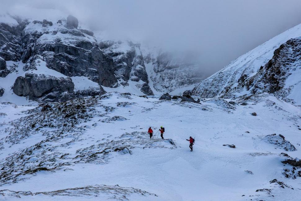 Tânărul britanic dispărut acum 2 luni în Bucegi încă nu a fost găsit. Familia spune că acum „acceptă că l-a pierdut” 1040529